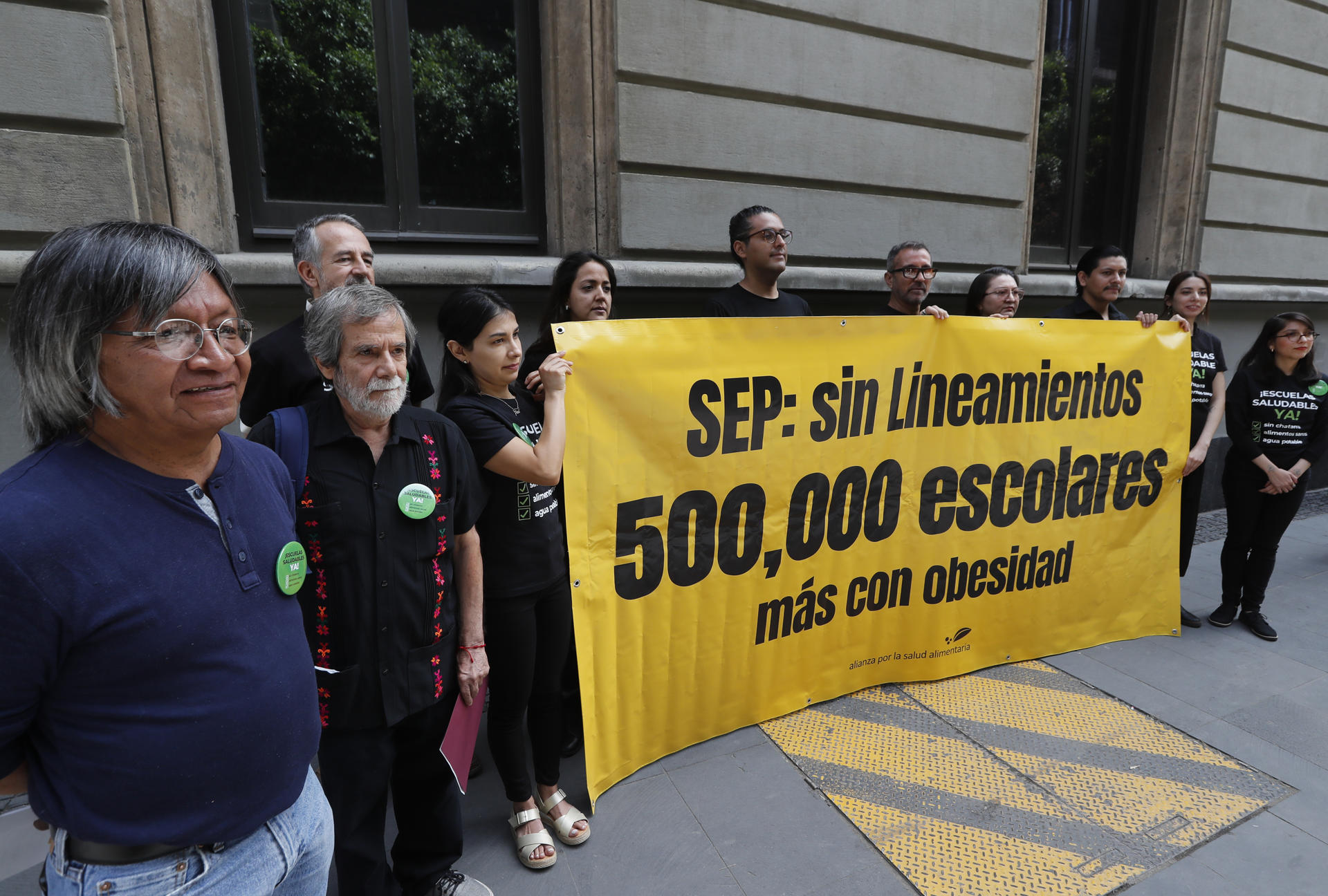 Organizaciones exigen a SEP hacer cumplir ley contra alimentos chatarra en las escuelas Organizaciones exigen a SEP hacer cumplir ley contra alimentos chatarra en las escuelas