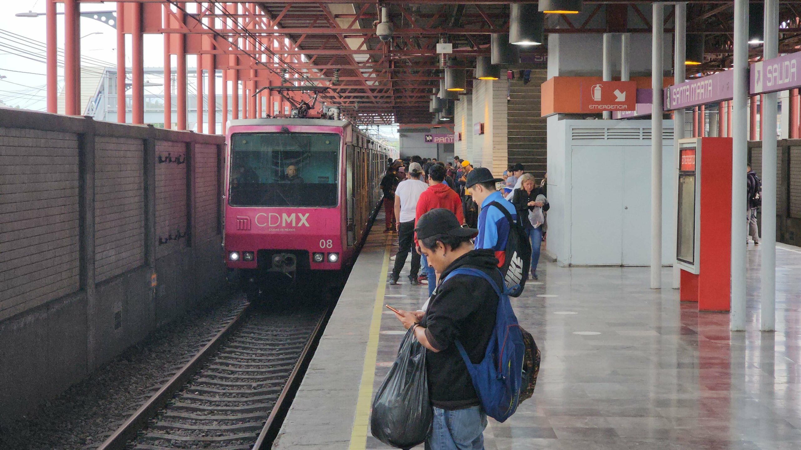 Restablecen servicio completo en Línea A del Metro tras inundación