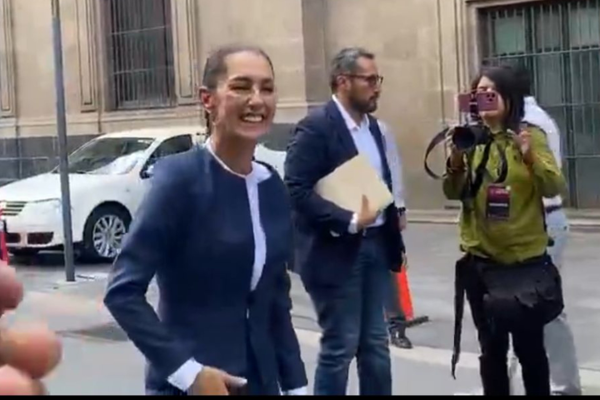 Sheinbaum llega a Palacio Nacional para reunirse con AMLO