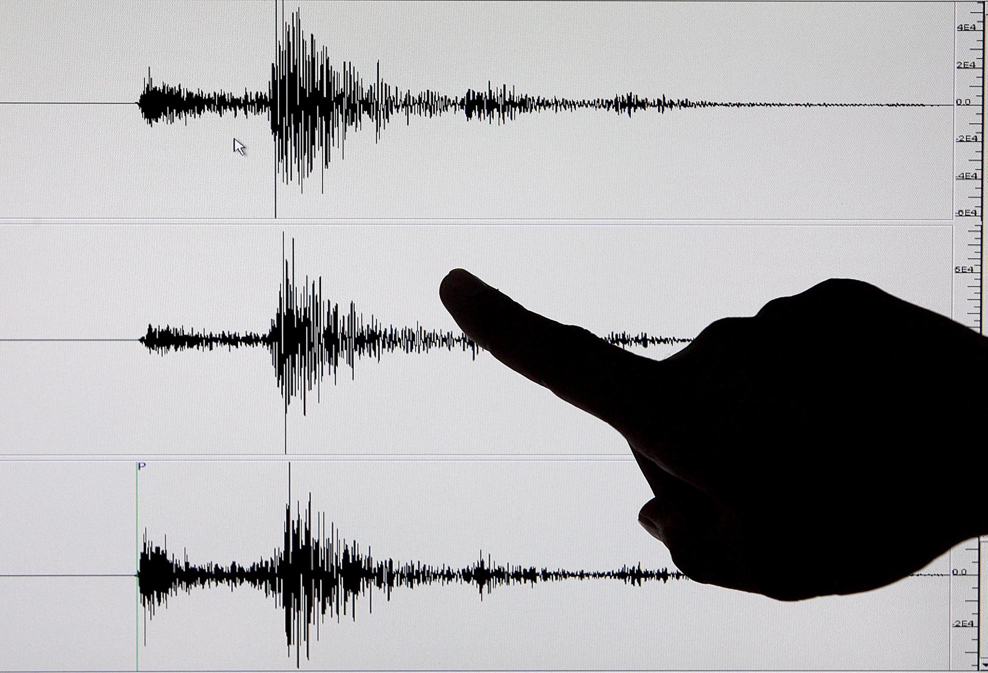 A 6-magnitude earthquake hits the western coast of Japan without a tsunami warning