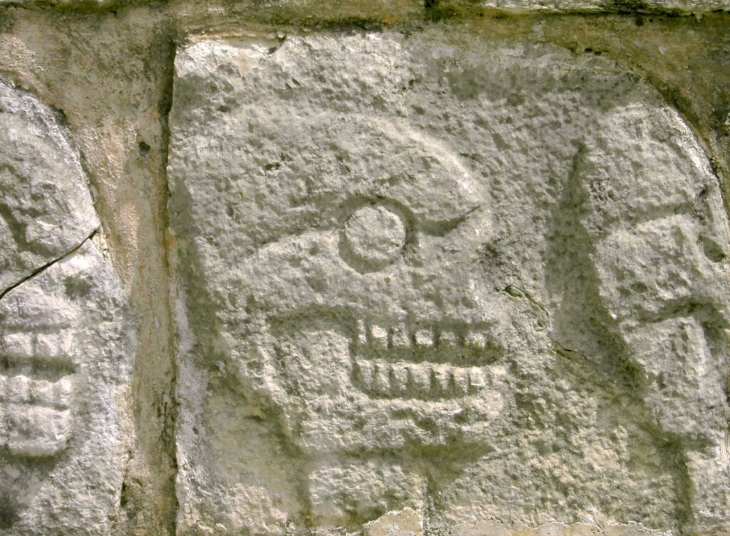 ADN antiguo revela los secretos del sacrificio ritual de 64 niños mayas en Chichén Itzá - tzompalli-1024x752