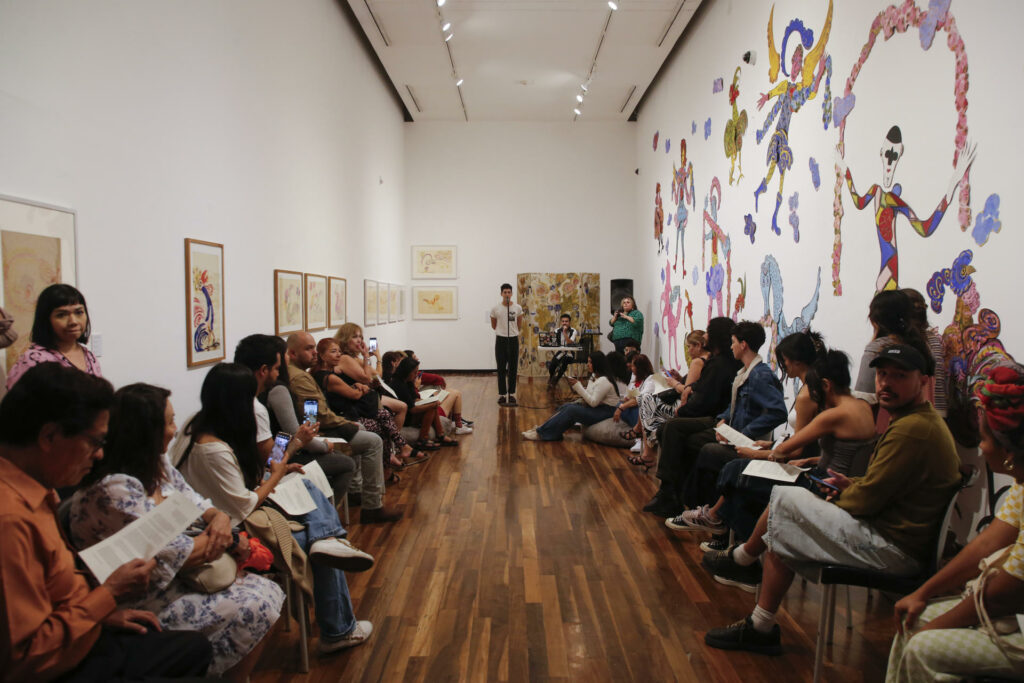 Un performance trae al presente el pasado de persecución a la comunidad LGTBI en México - un-performance-trae-al-presente-el-pasado-de-persecucion-a-la-comunidad-lgtbi-en-mexico1-1024x683