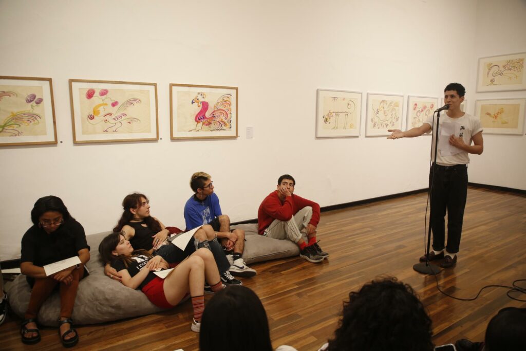 Un performance trae al presente el pasado de persecución a la comunidad LGTBI en México - un-performance-trae-al-presente-el-pasado-de-persecucion-a-la-comunidad-lgtbi-en-mexico2-1024x683