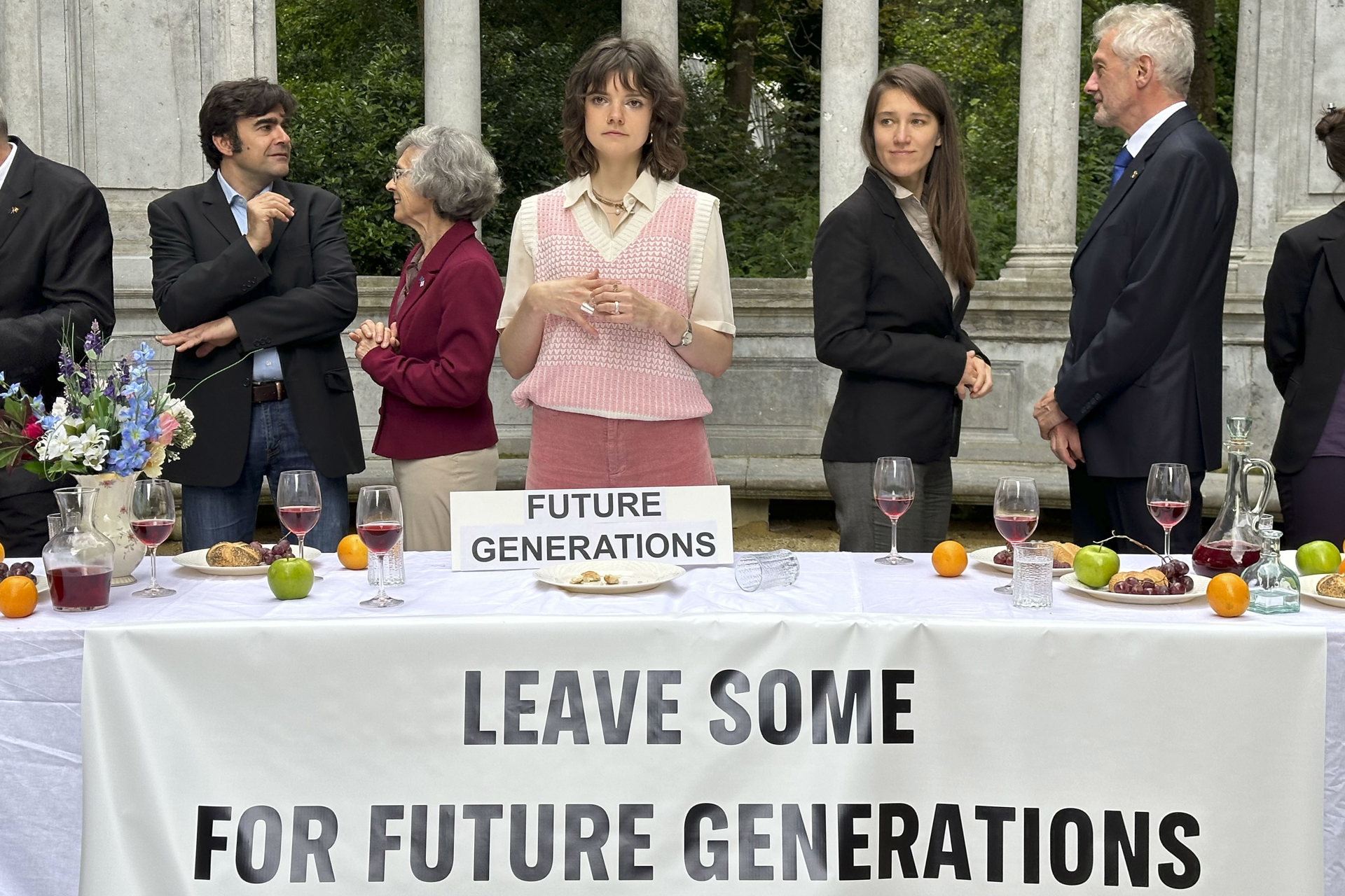 Una recreación de ‘La Última Cena’ en Bruselas para reclamar más políticas verdes a la UE