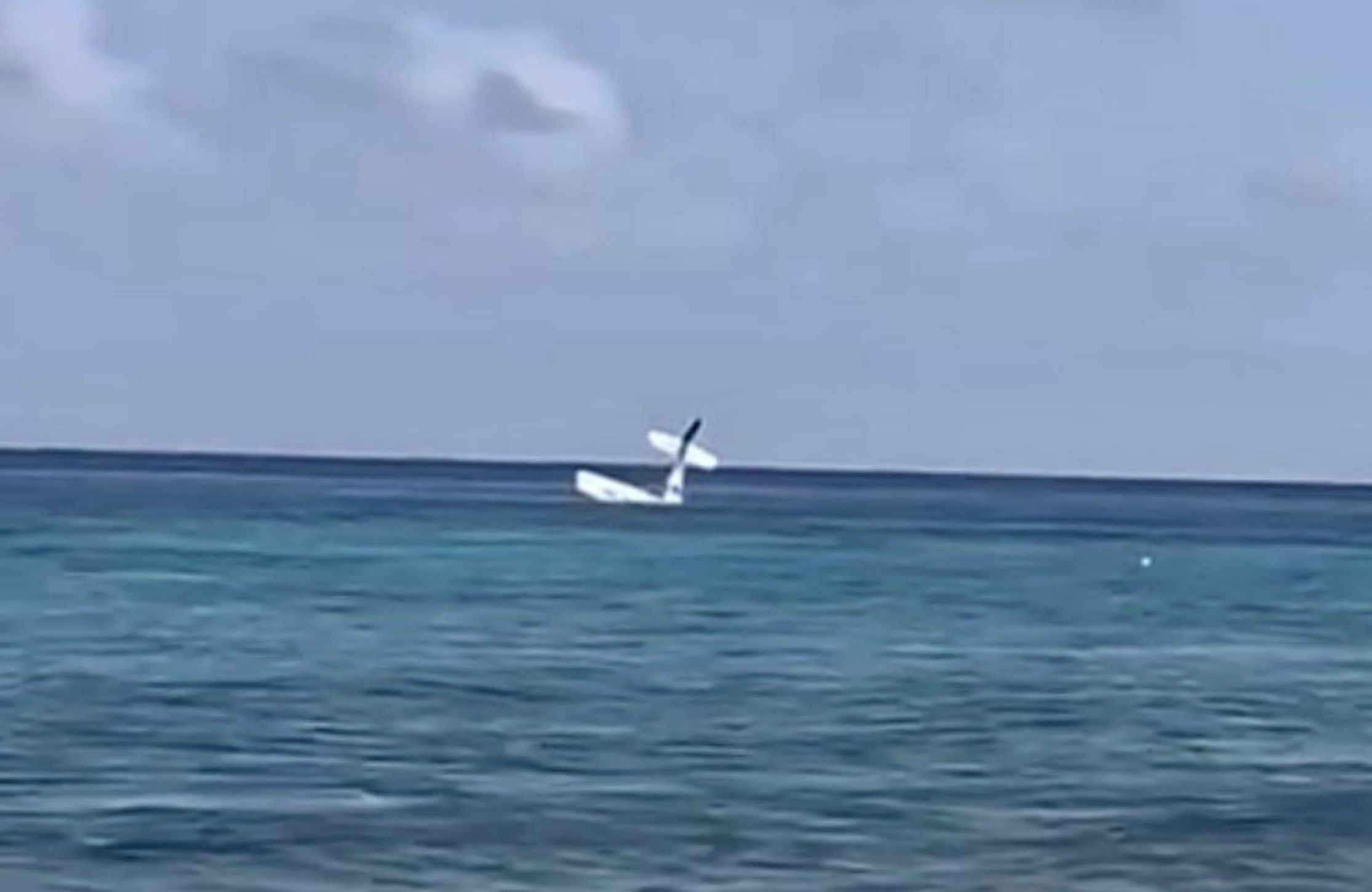 Aeronave cae al mar en Cozumel