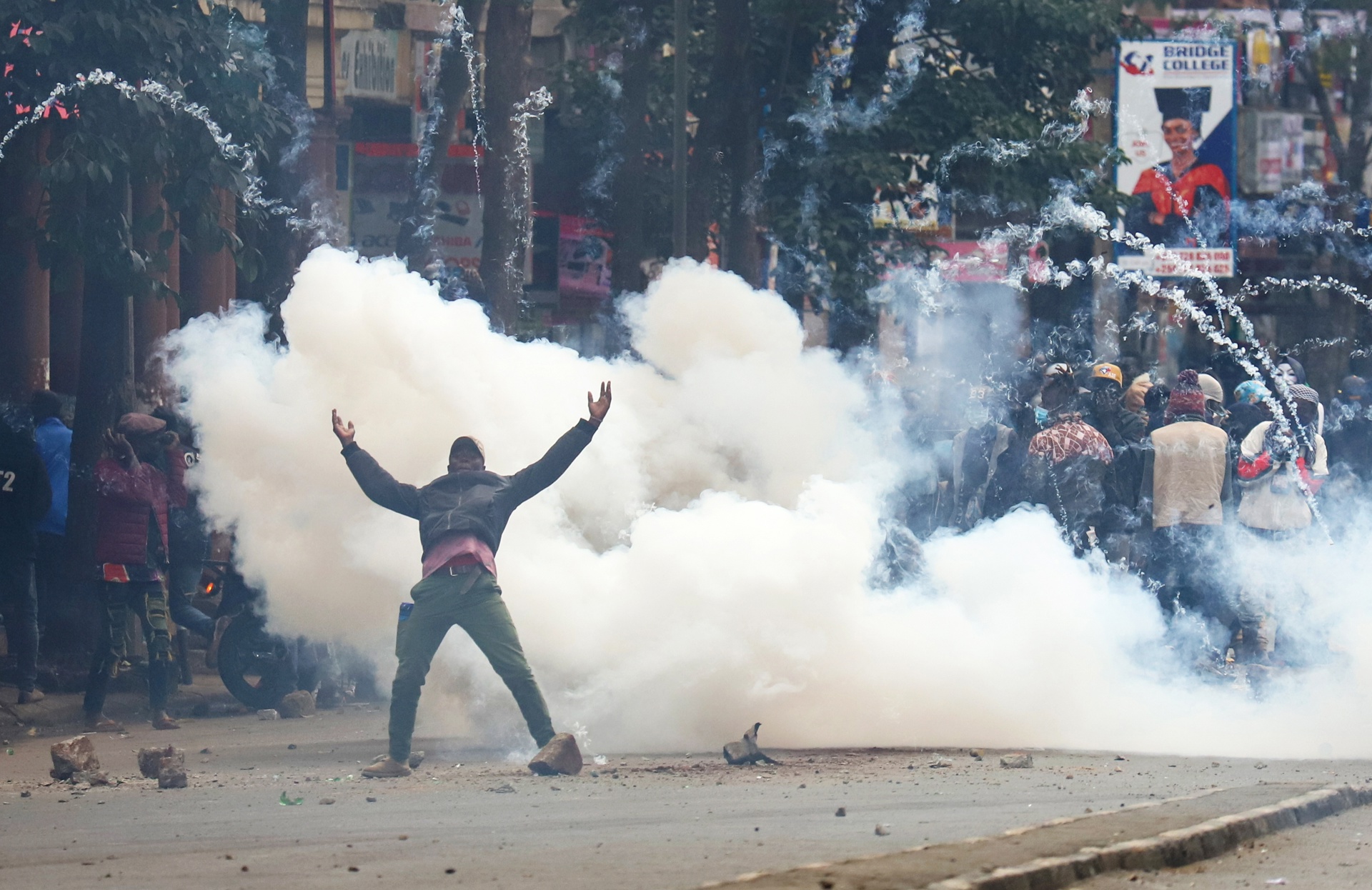 Decenas de personas marchan en Kenia en una nueva jornada de protestas menos concurrida