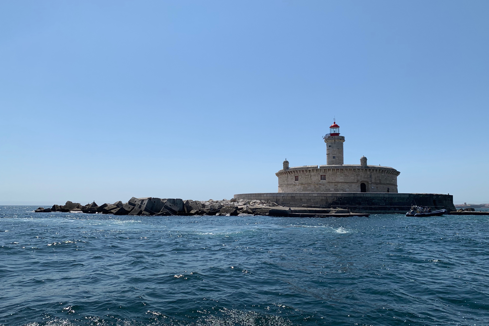 El vino portugués que resucitó en la cueva de un faro