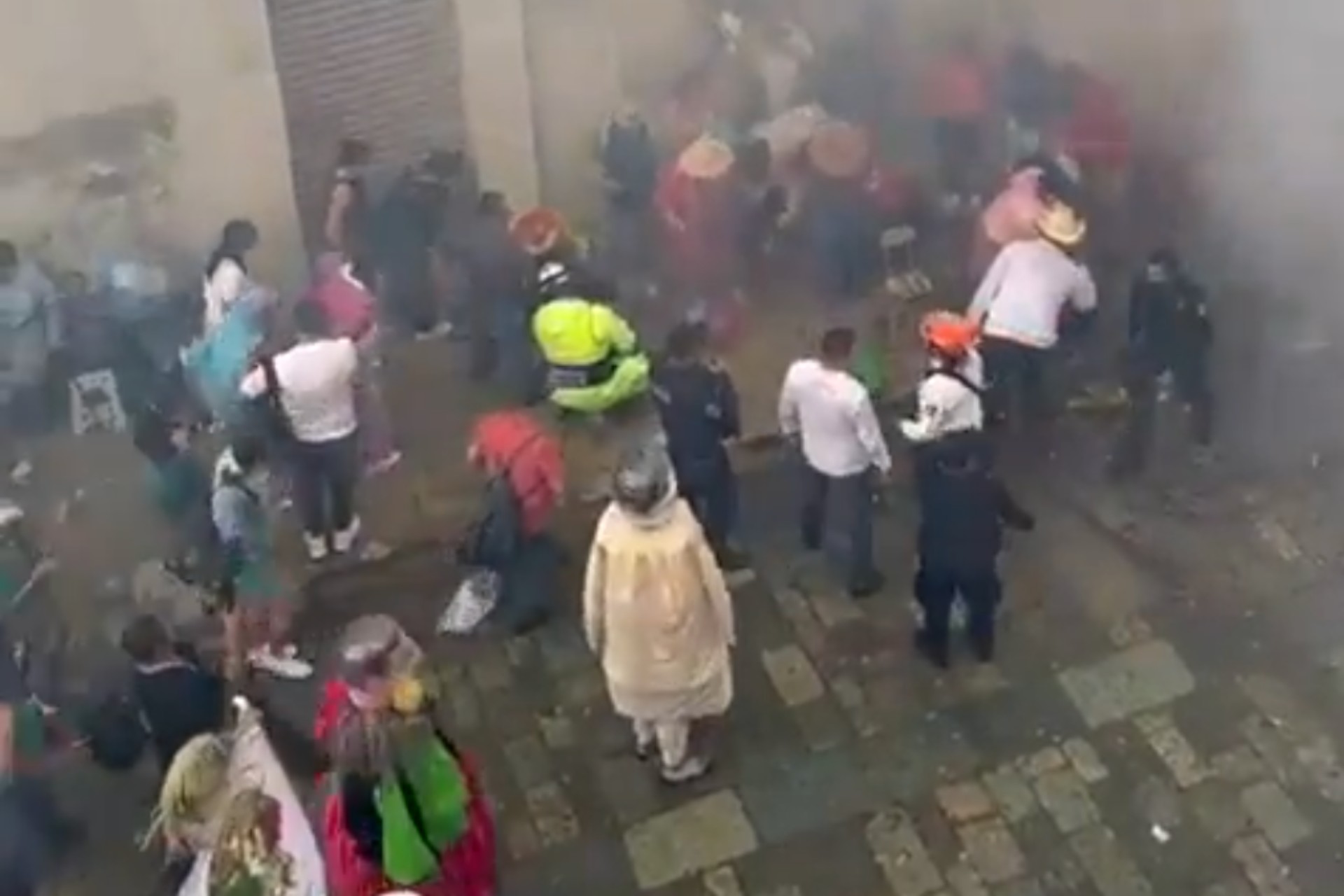 Explosión de pirotecnia en desfile de la Guelaguetza, en Oaxaca, deja 7 heridos Explosión de pirotecnia en desfile de la Guelaguetza, en Oaxaca, deja 7 heridos