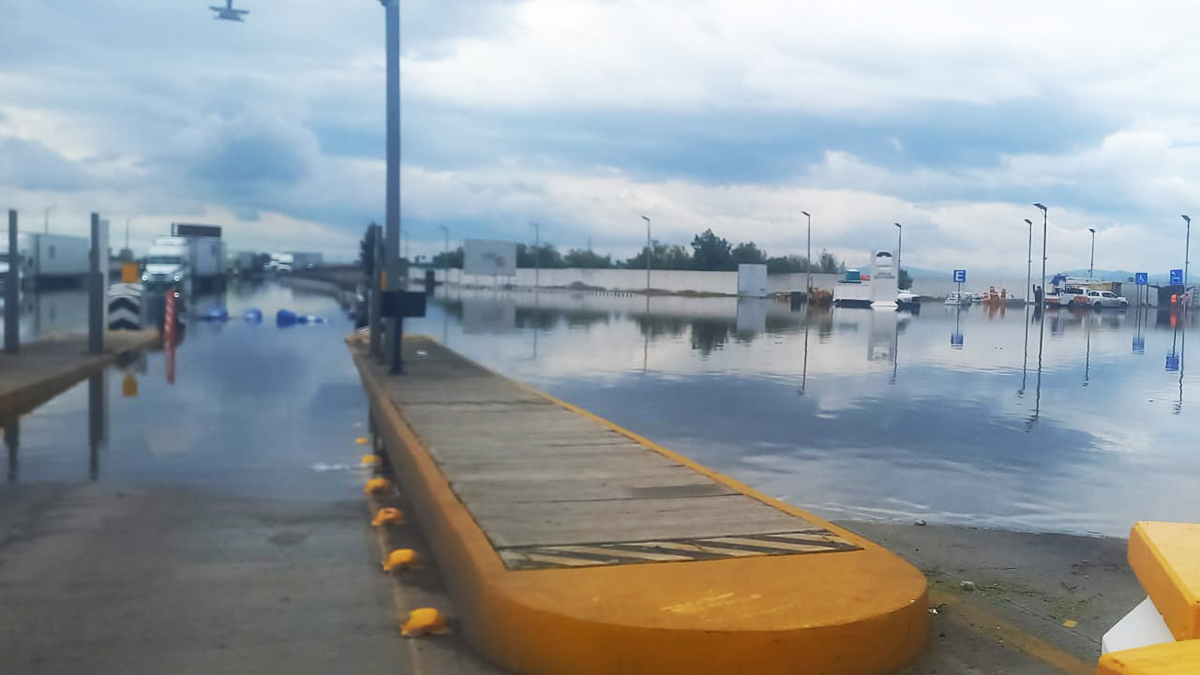 Cierran varios puntos del Circuito Mexiquense por inundaciones; circulación está colapsada Cierran varios puntos del Circuito Mexiquense por inundaciones; circulación está colapsada