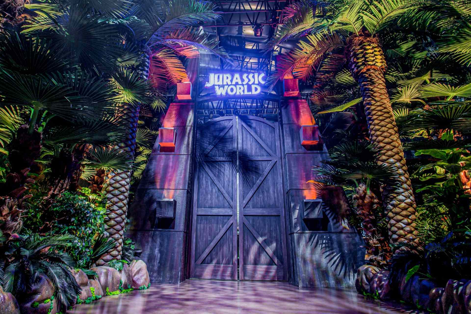 Roban en Perisur un dinosaurio mecánico de la exposición Jurassic World