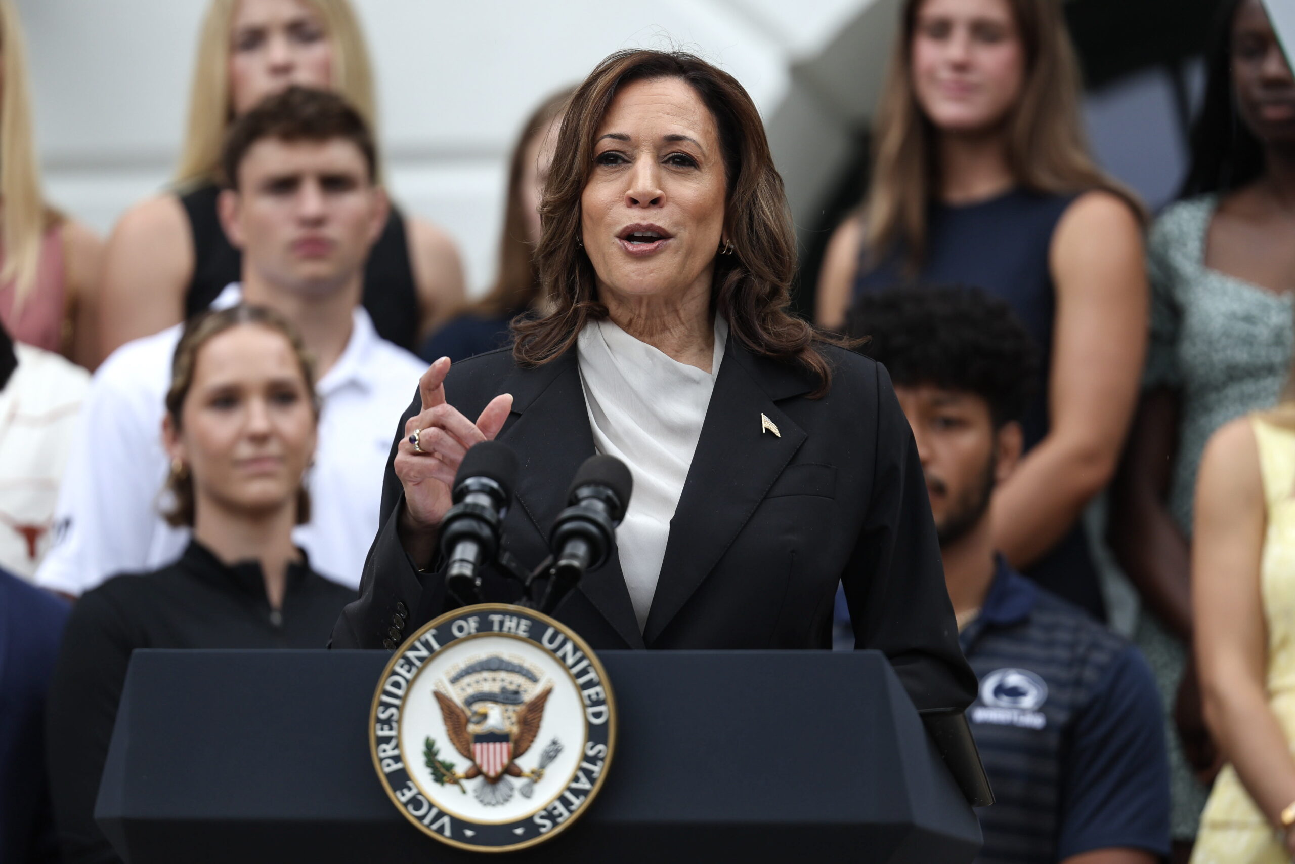 Kamala Harris abre su camino hacia la nominación demócrata en solo 24 horas