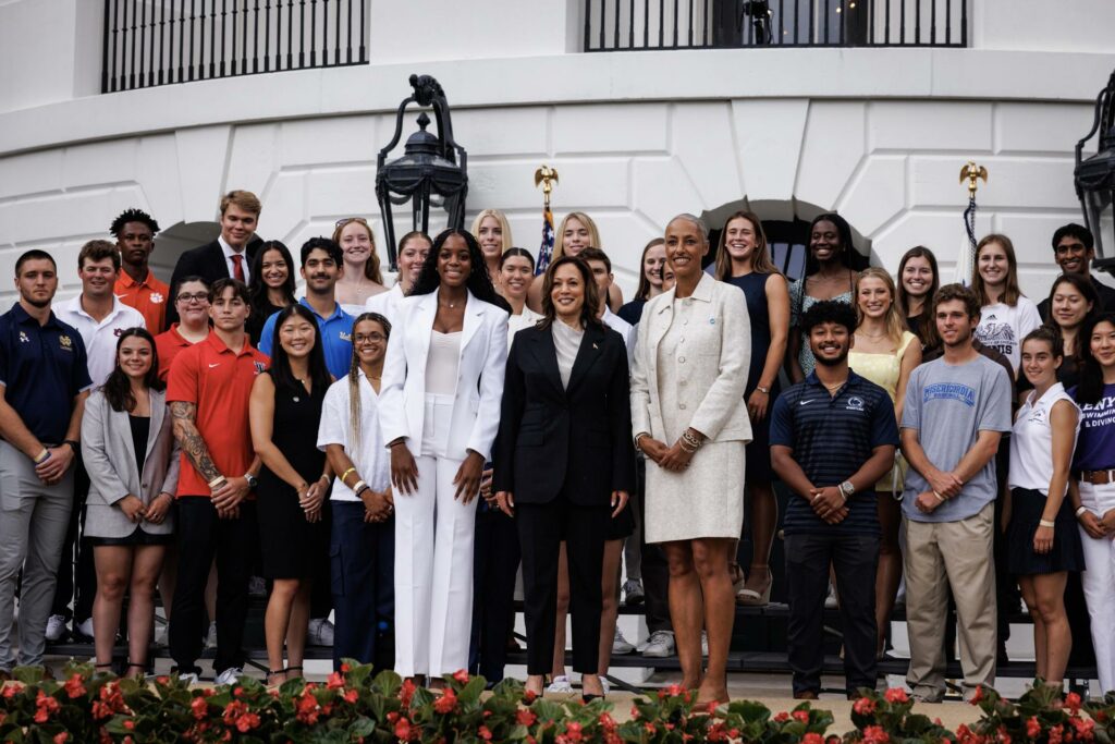 Kamala Harris bate récord de recaudación al conseguir 81 mdd en 24 horas - kamala-harris-bate-record-de-recaudacion-al-conseguir-81-mdd-en-24-horas-1024x683