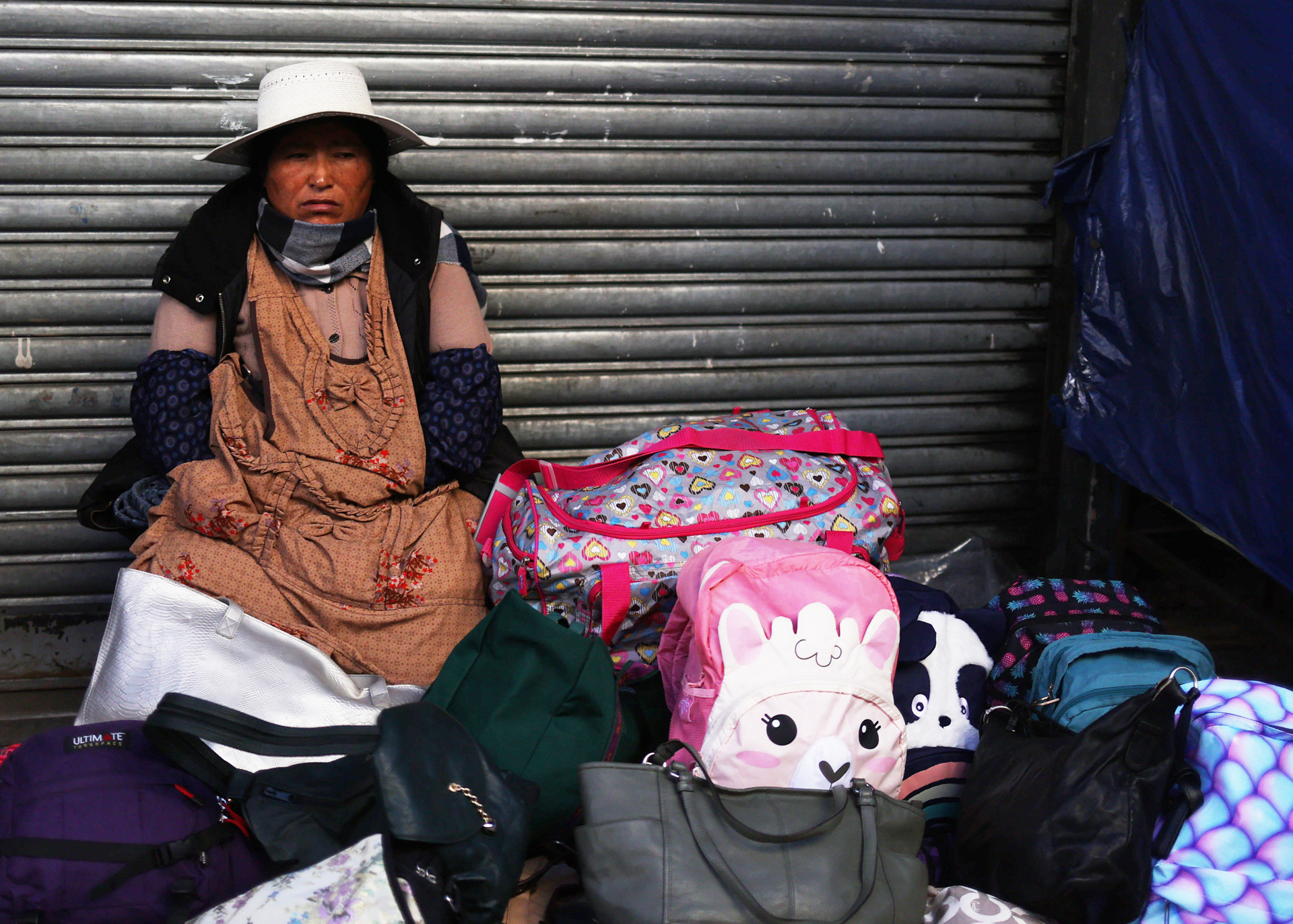 La economía popular boliviana resiste “intento de golpe” entre sobreprecios y especulación