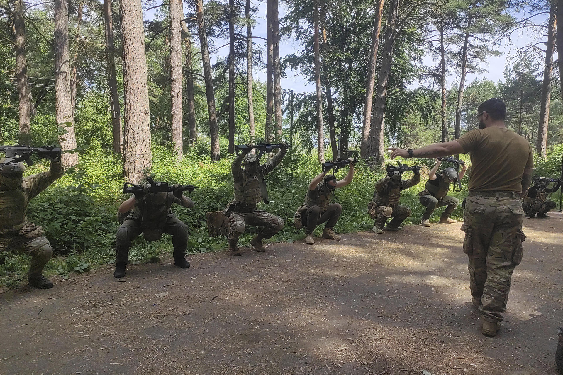 Las brigadas ucranianas asumen la tarea de reclutar soldados voluntarios