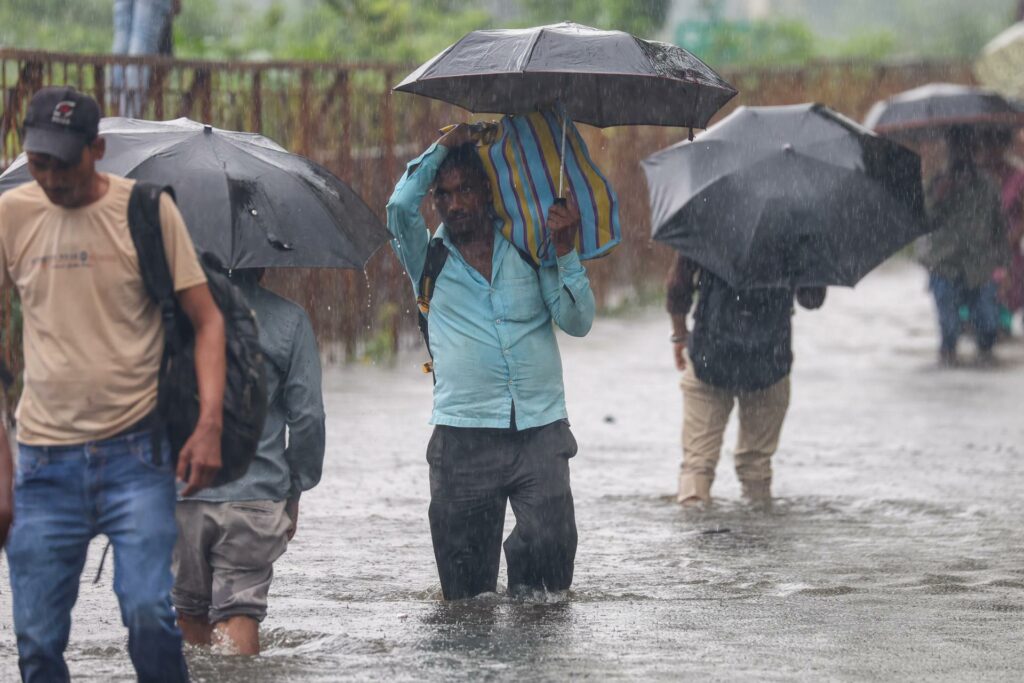 Lluvias causan al menos 174 muertes en el sur de Asia y afectan a millones de personas - lluvias-en-india-1024x683