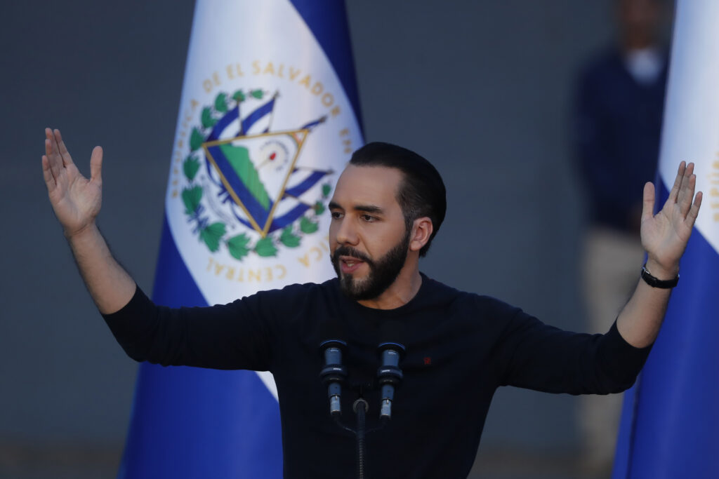 "¿Por qué es diferente en El Salvador?": Bukele defiende la reelección indefinida - nayib-bukele-recibe-a-congresistas-republicanos-de-eeuu-1024x683