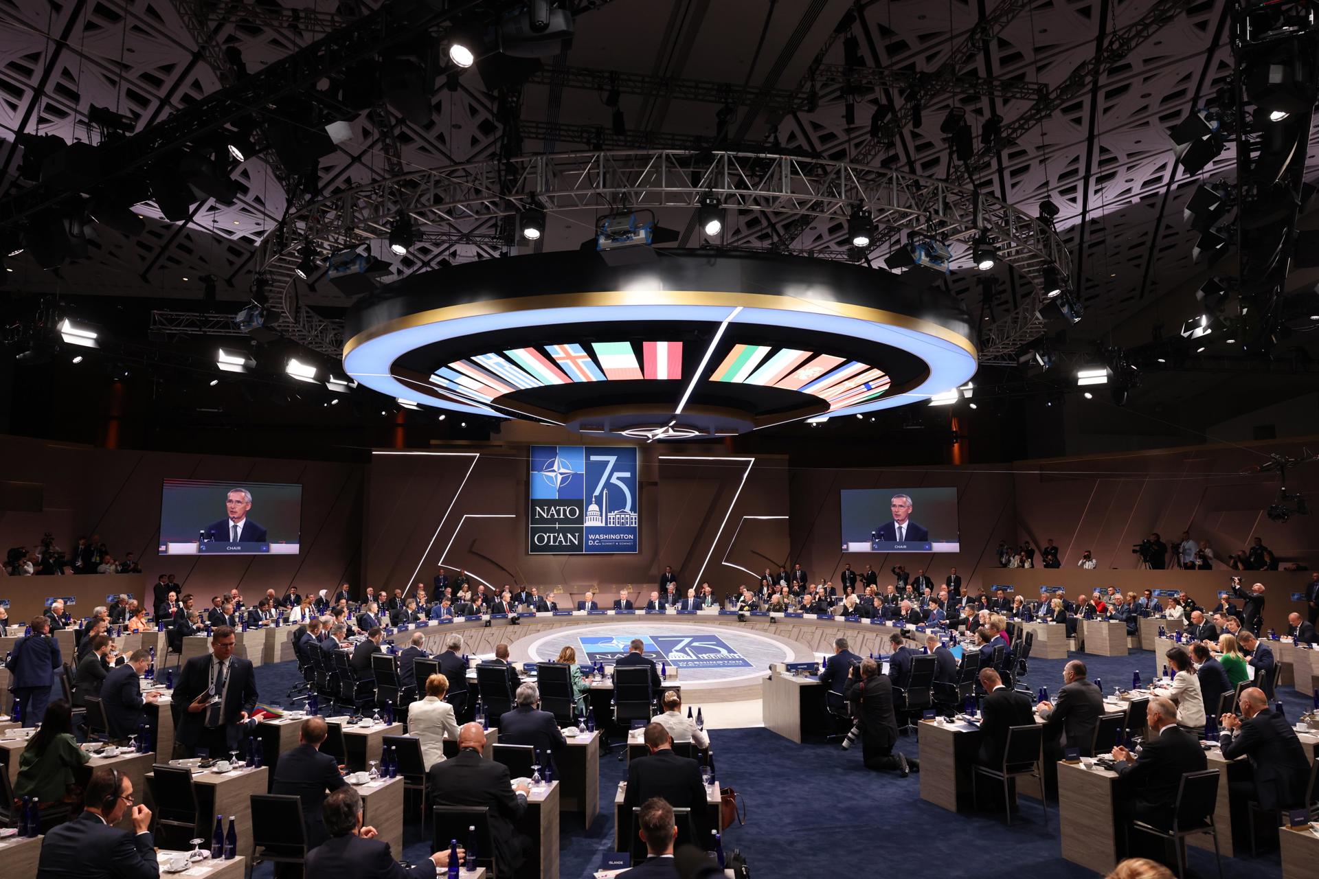 OTAN se compromete a dar un mínimo de 40 mil mde en 2025 para seguridad de Ucrania