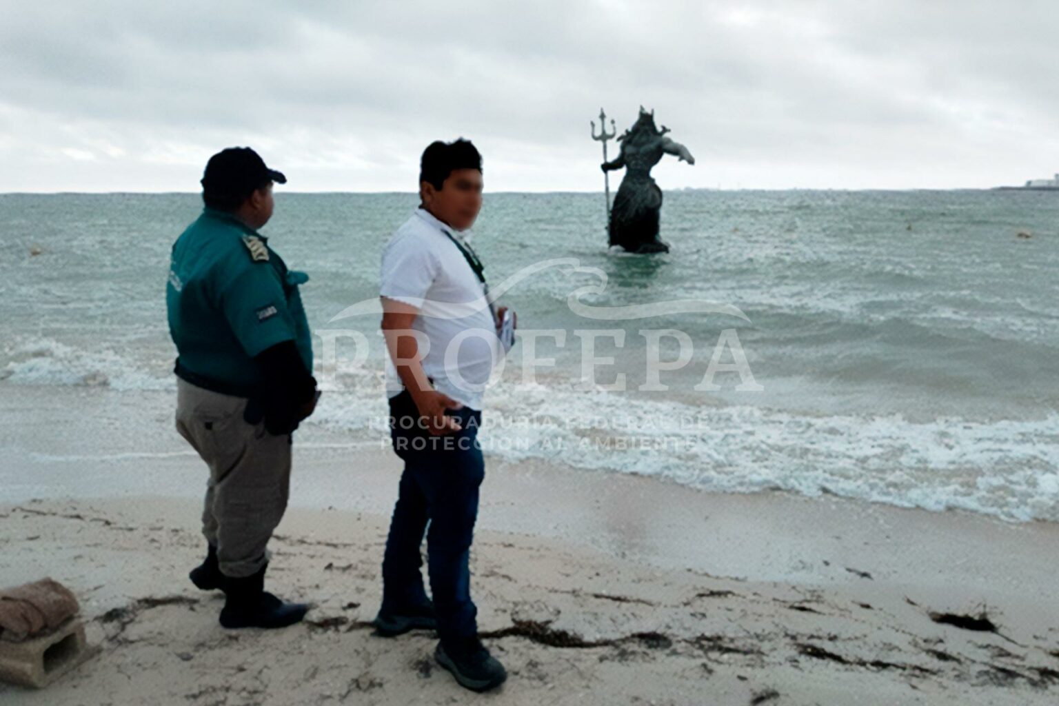 Profepa clausura estatua de Poseidón en Progreso, Yucatán