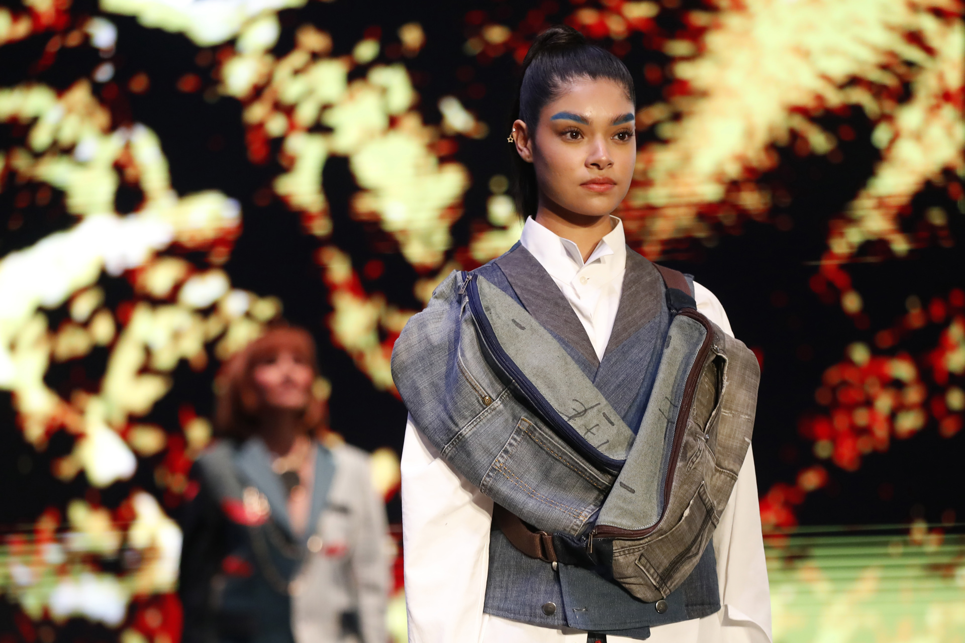 México apuesta por el reciclaje con una pasarela que da vida a las prendas en desuso