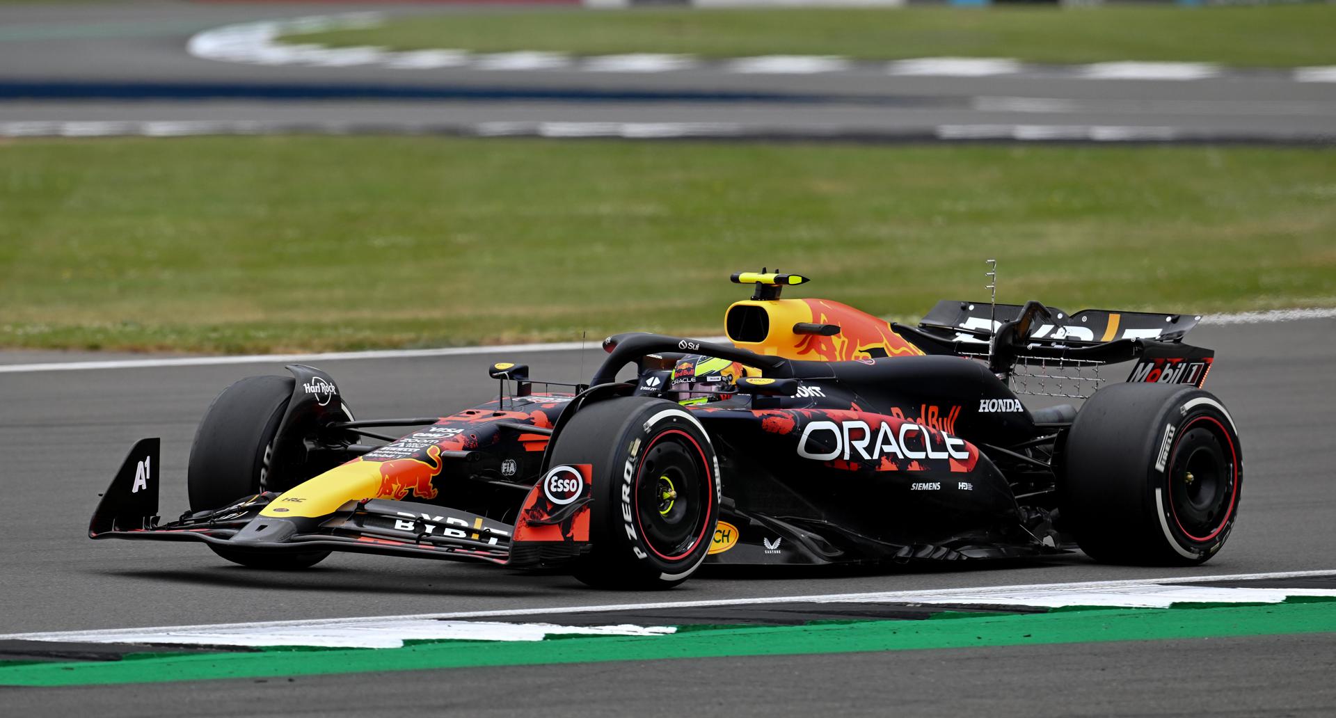 Los McLaren dominan los libres de Silverstone con ‘Checo’ Pérez al acecho Los McLaren dominan los libres de Silverstone con ‘Checo’ Pérez al acecho