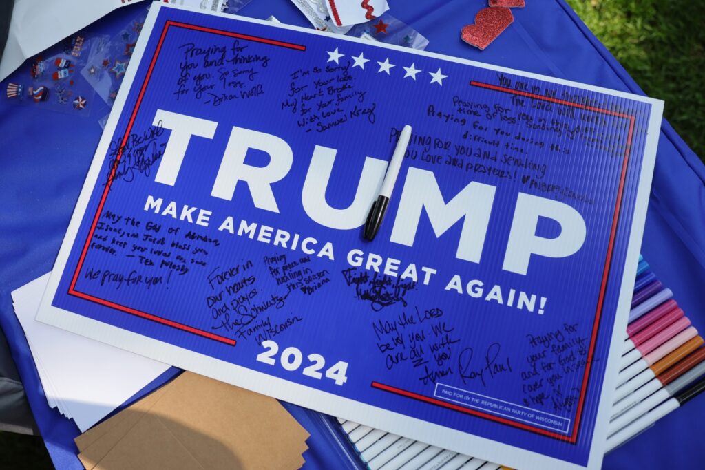 Simpatizantes de Trump se congregan en Milwaukee para desearle una pronta recuperación - simpatizantes-de-trump-se-congregan-en-milwaukee-para-desearle-una-pronta-recuperacion-1024x683