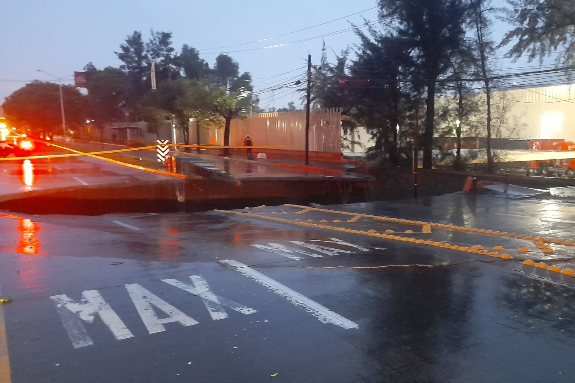 Se abre mega socavón en Zapopan, Jalisco