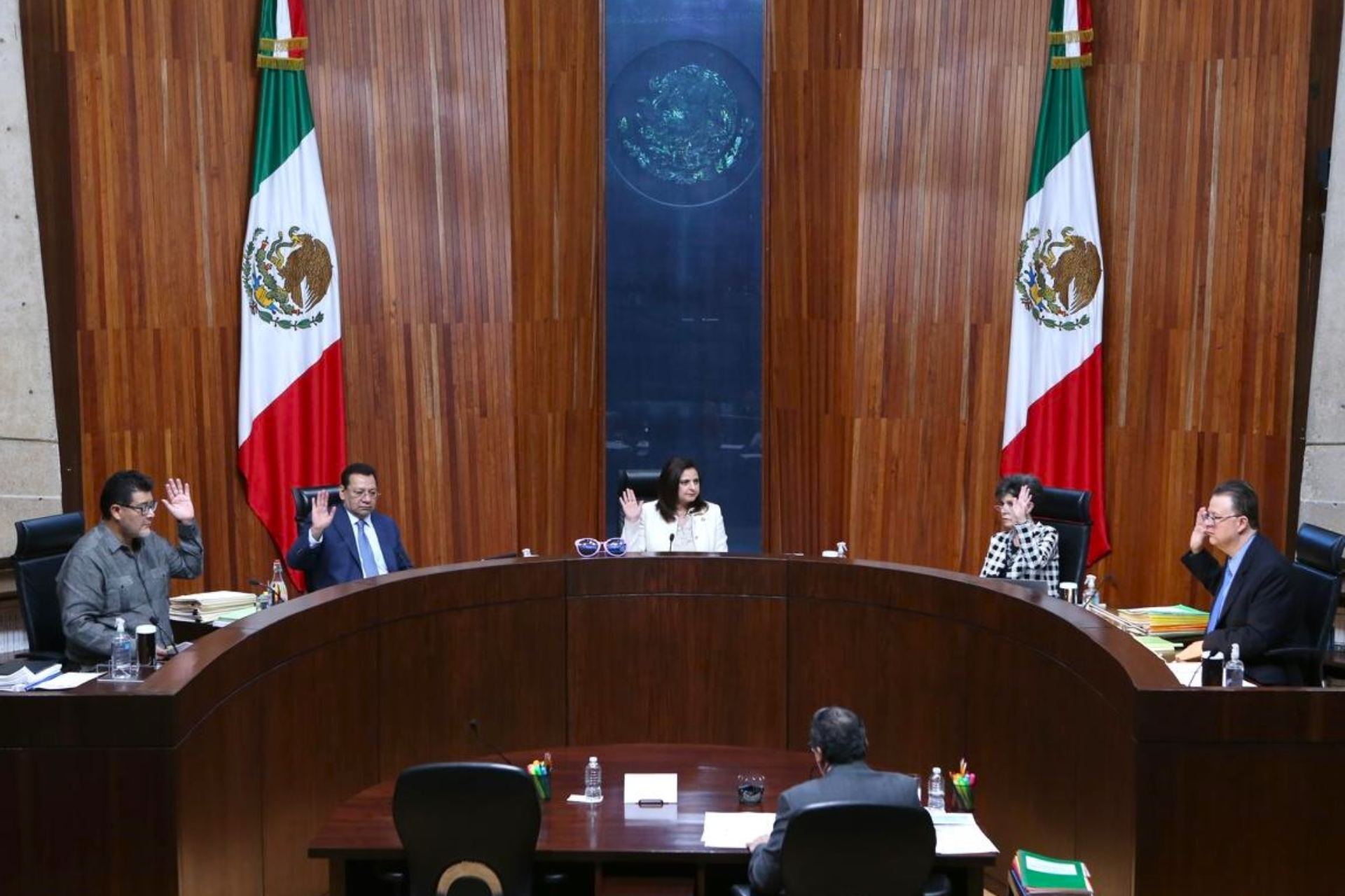 AMLO asegura que juez ordenó nombrar magistrados faltantes del TEPJF para evitar mayoría calificada de la 4T en el Congreso