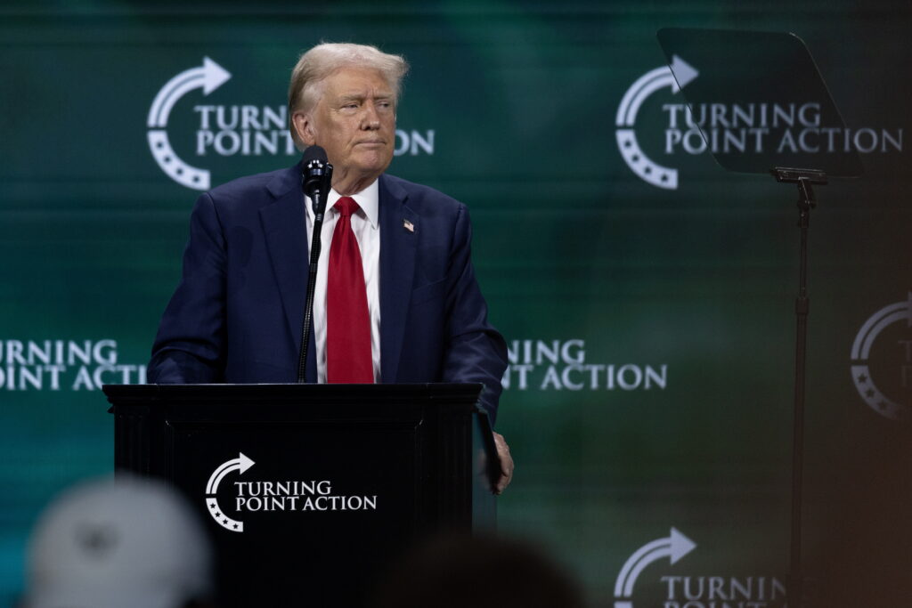 Harris aventaja a Trump en intención de voto en varios estados clave, según nueva encuesta - trump-esta-dispuesto-a-debatir-con-harris-antes-del-voto-por-anticipado-1024x683