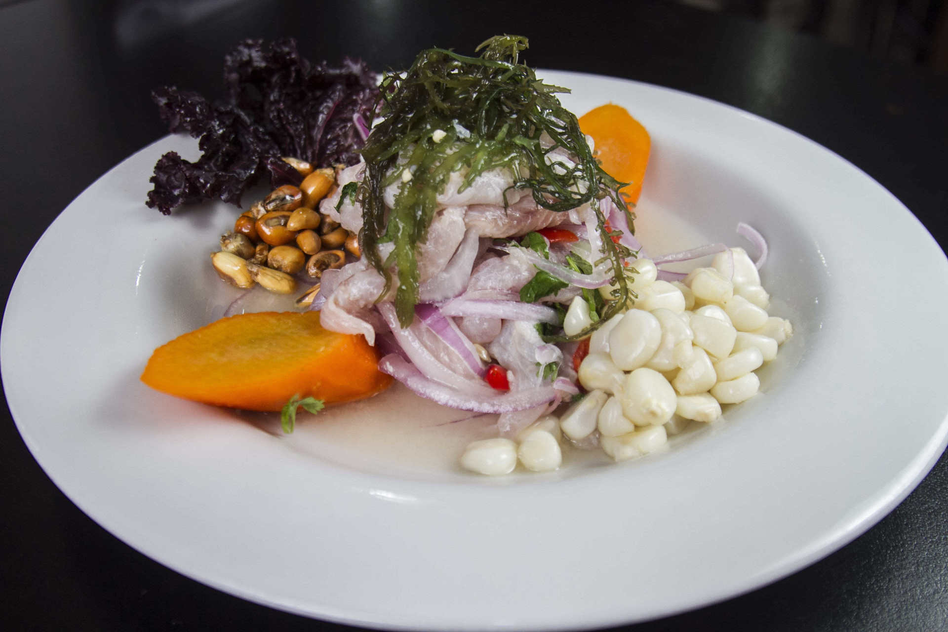 Un libro reúne el ADN histórico de Perú: ceviche, pisco y fútbol