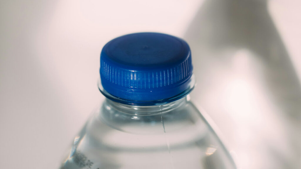 Los plásticos son una amenaza para la salud no reconocida lo suficiente, alertan expertos - botella-de-plastico-1024x576