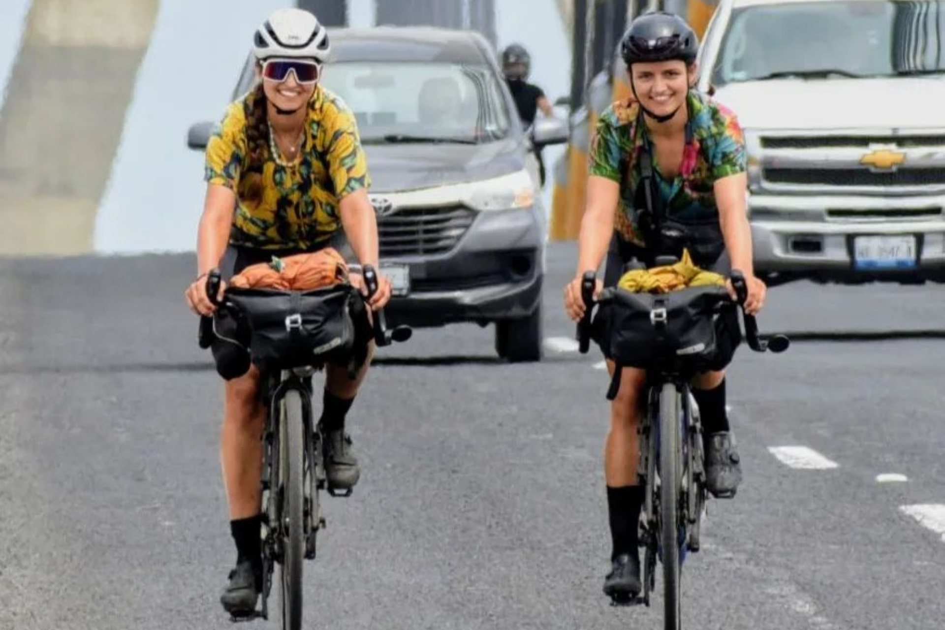 Laura Möller y Antonia Staacke concluyen su recorrido en bicicleta por el continente americano Laura Möller y Antonia Staacke concluyen su recorrido en bicicleta por el continente americano