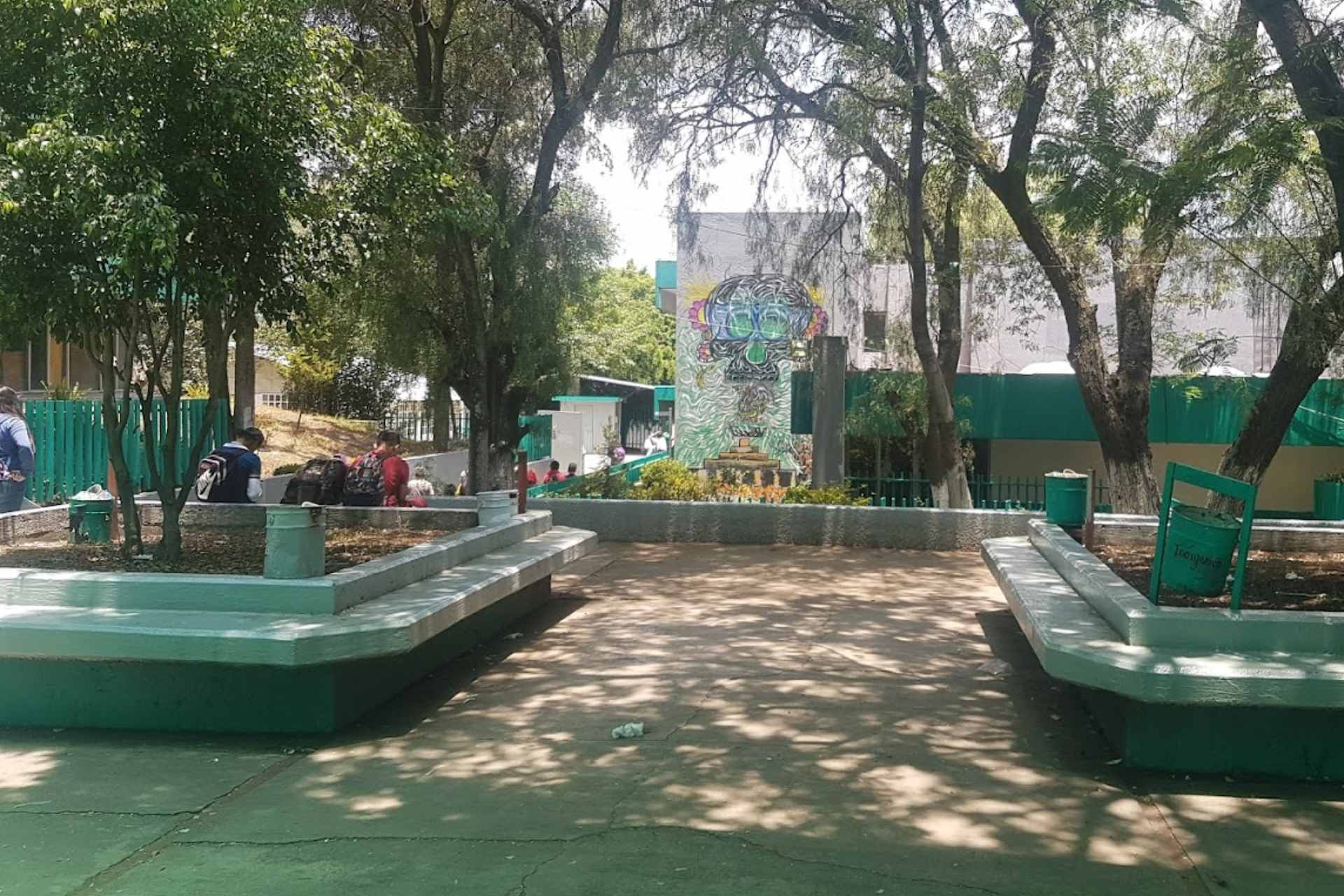 Muere estudiante al interior del Colegio de Bachilleres 5 de Satelite, Edomex Muere estudiante al interior del Colegio de Bachilleres 5 de Satelite, Edomex