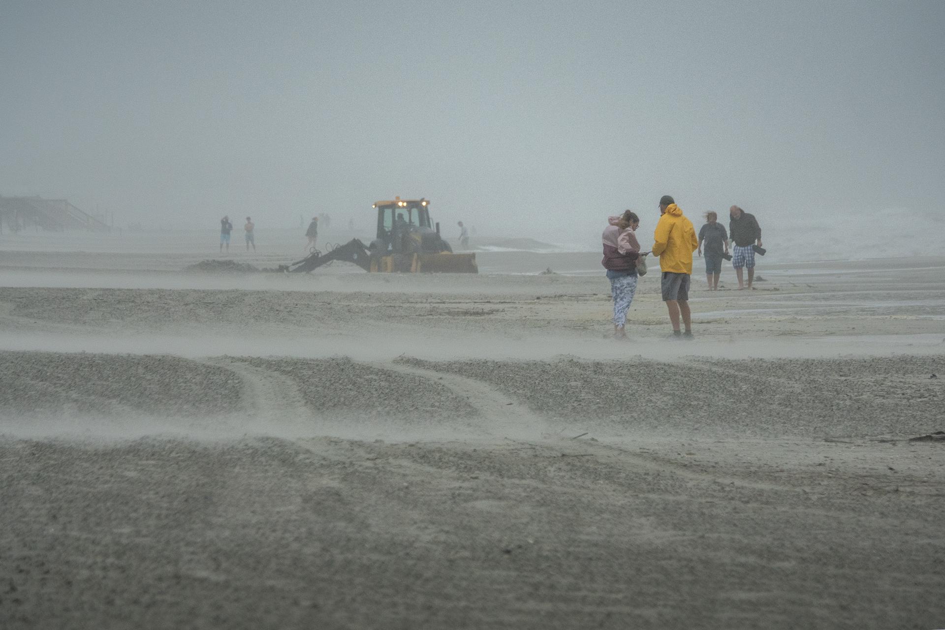 Tormenta “Debby” se mueve sobre Carolina del Sur y amenaza con inundaciones Tormenta “Debby” se mueve sobre Carolina del Sur y amenaza con inundaciones