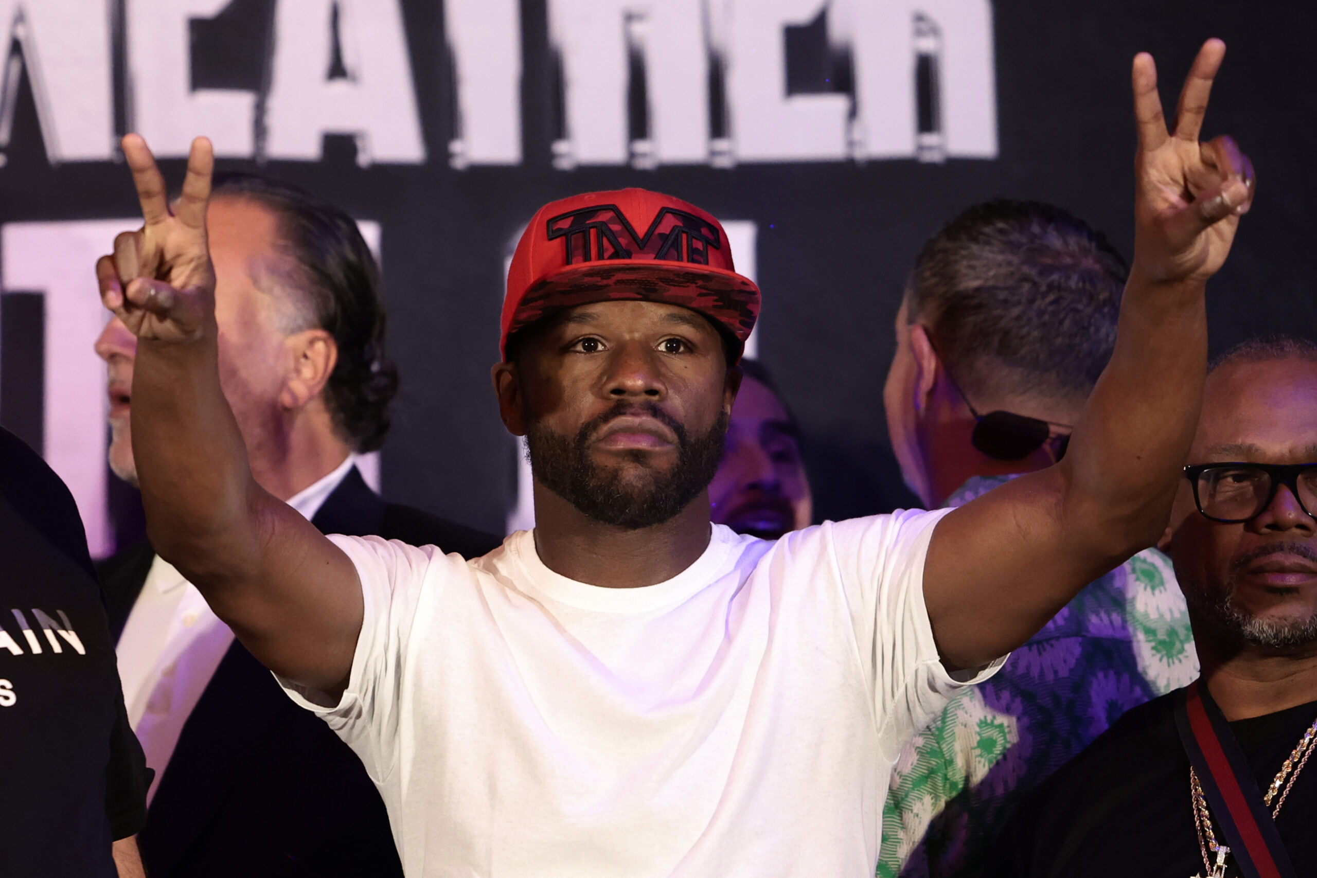 Floyd Mayweather no descarta enfrentarse en el futuro a Julio César Chávez Floyd Mayweather no descarta enfrentarse en el futuro a Julio César Chávez
