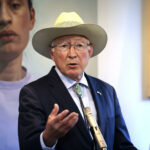 Ken Salazar buscó cuatro veces a López Obrador tras la captura del ‘Mayo’ Zambada