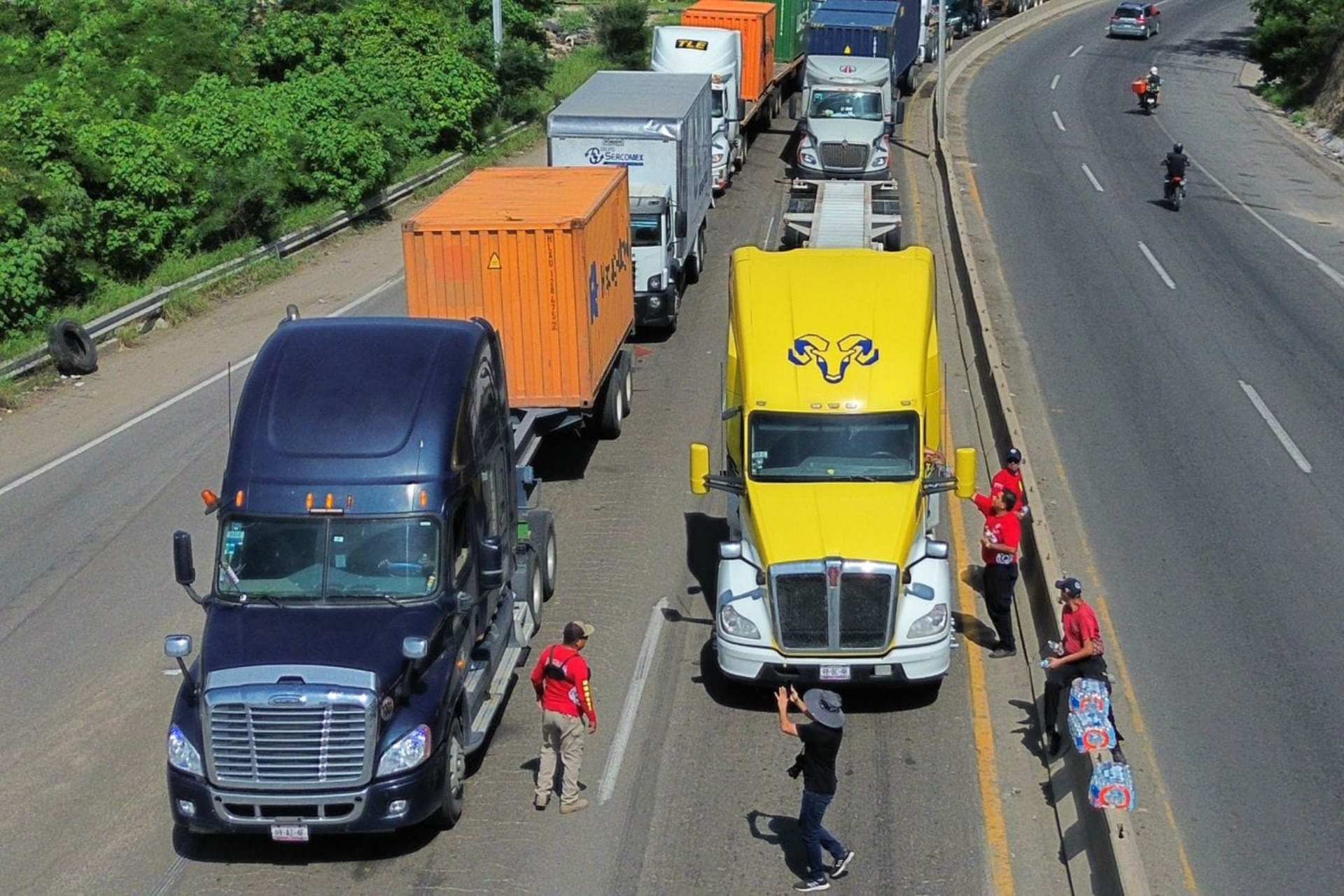 Gobierno confirma un muerto tras colapso en puerto de Manzanillo, Colima Gobierno confirma un muerto tras colapso en puerto de Manzanillo, Colima