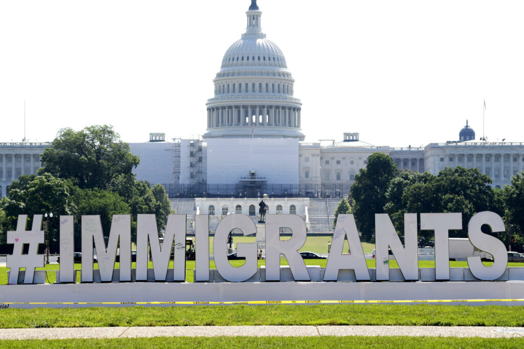 Activistas exigen el retorno de una mexicana deportada de EU con permiso migratorio
