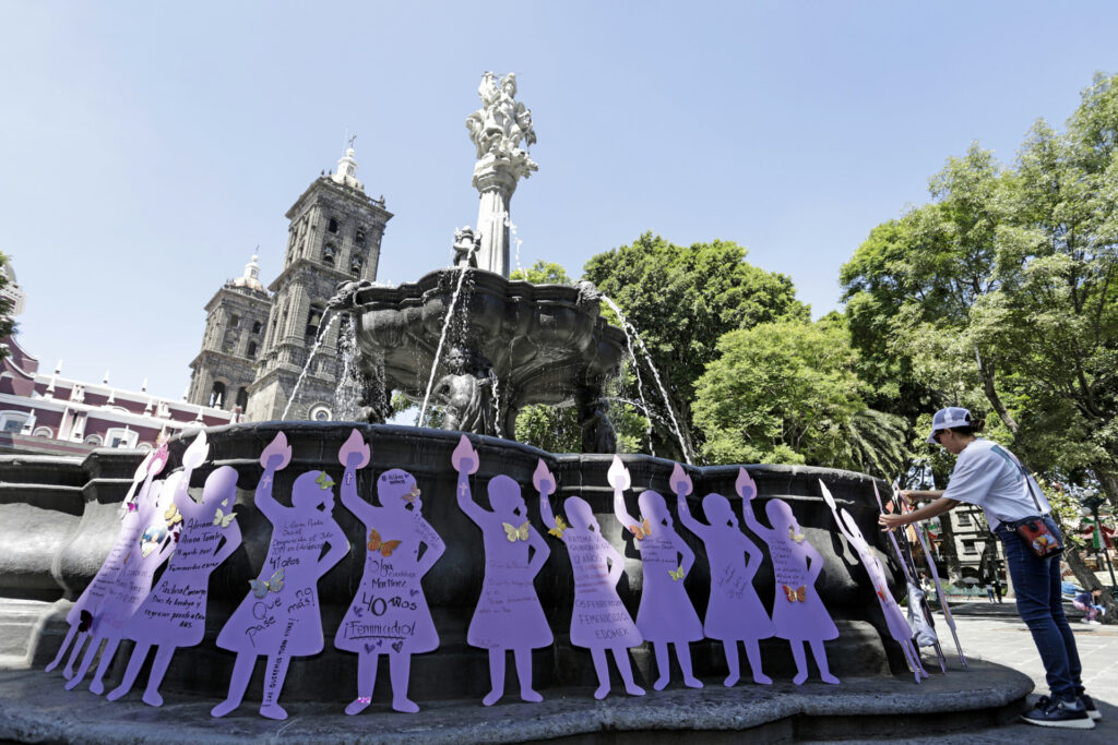 Padres buscadores en Puebla recuerdan a sus desaparecidos con siluetas de madera - padres-buscadores-en-puebla-recuerdan-a-sus-desaparecidos-con-siluetas-de-madera-3-1024x683