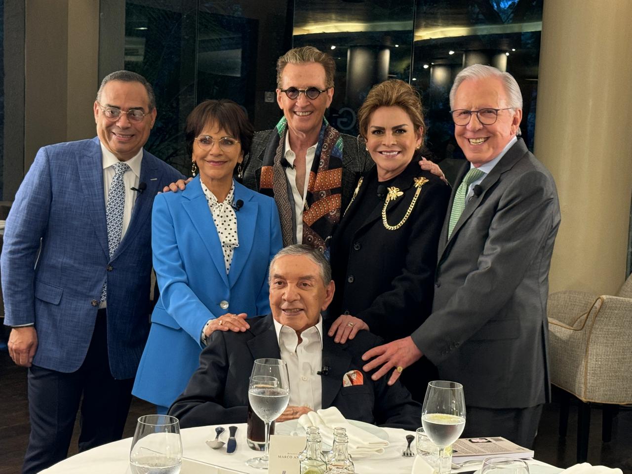 ‘Por Amor’: el libro que reúne lo mejor de la carrera de Marco Antonio Muñiz ‘Por Amor’: el libro que reúne lo mejor de la carrera de Marco Antonio Muñiz