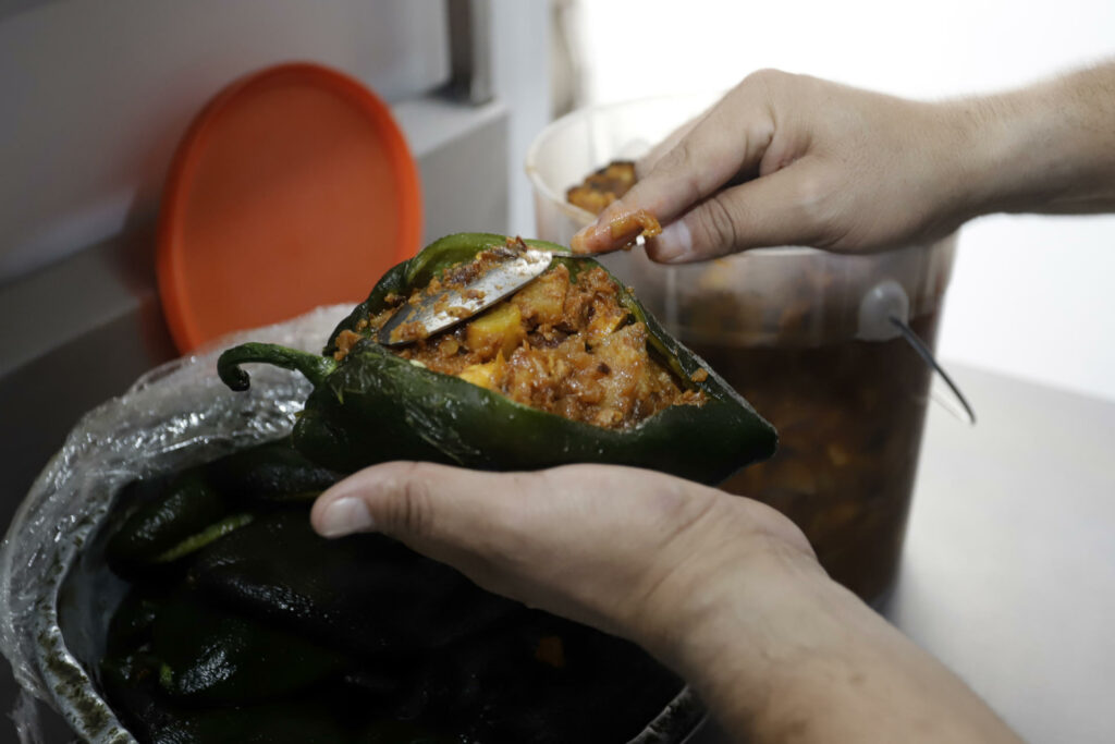 Chefs celebran el chile en nogada como patrimonio intangible - preparacion-del-chile-en-nogada-1024x683