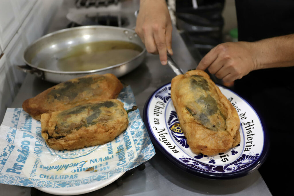 Chefs celebran el chile en nogada como patrimonio intangible - preparacion-del-chile-en-nogada1-1024x683