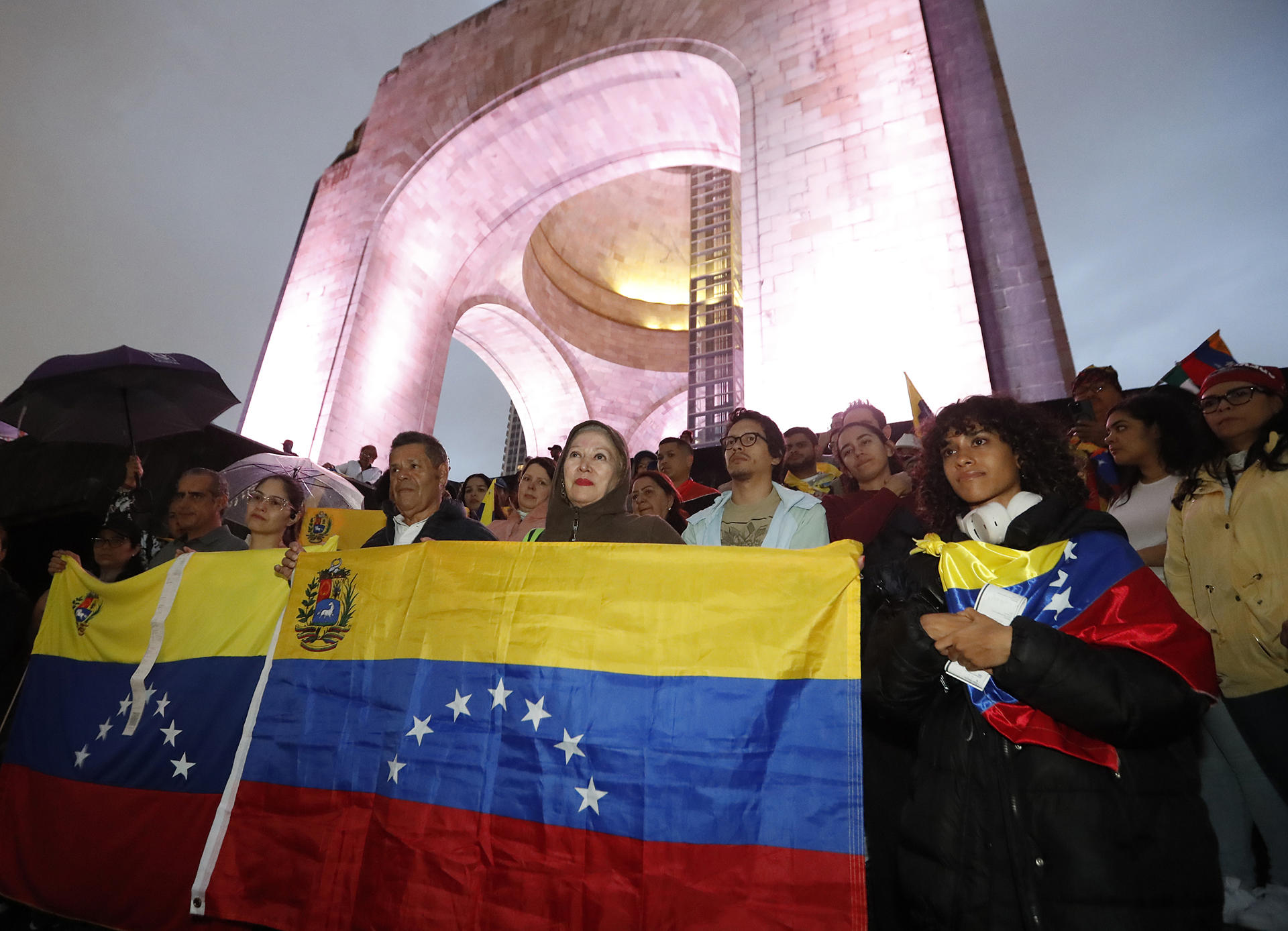 Venezolanos protestan en la Ciudad de México a un mes de elección presidencial