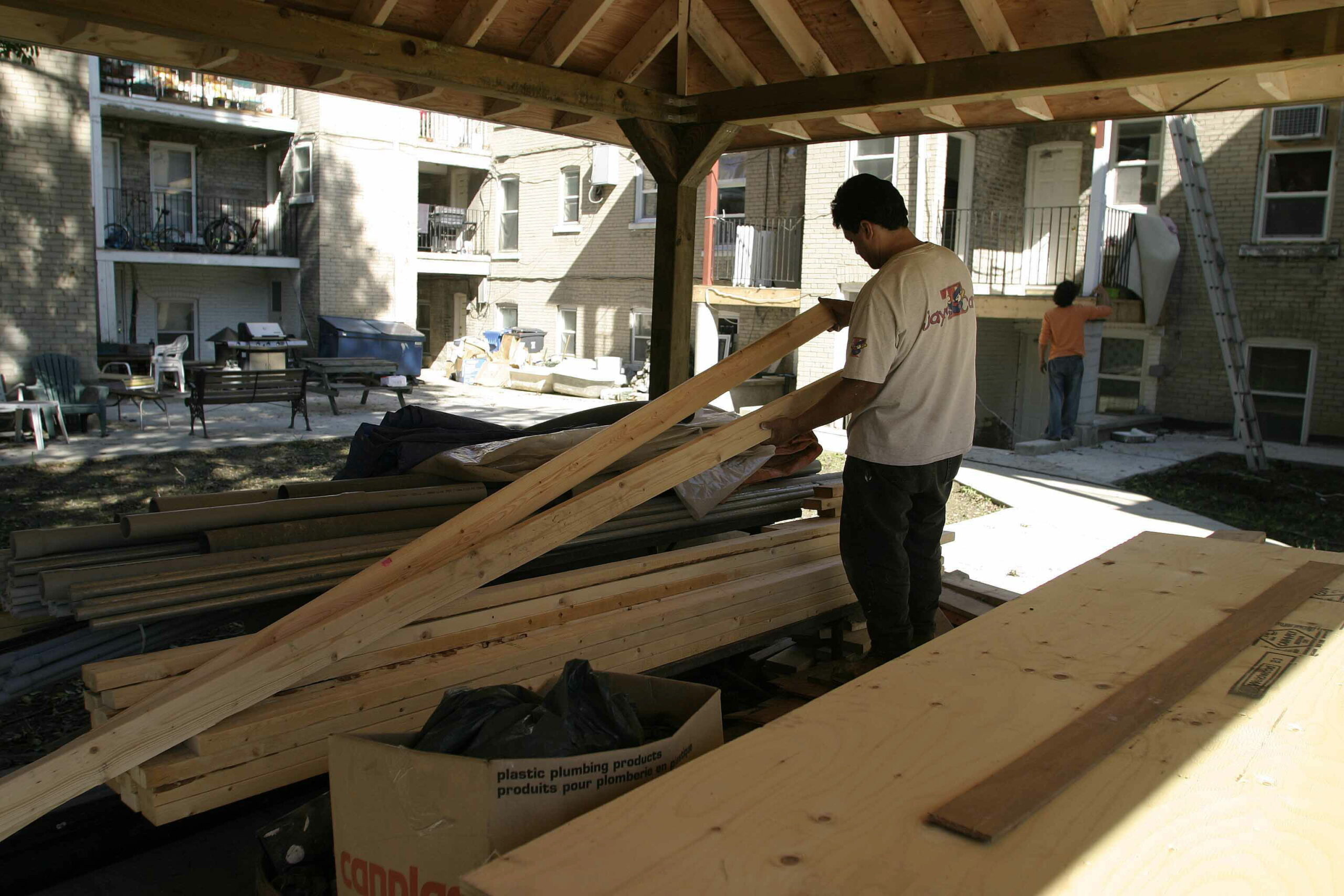 Quebec congela la llegada de trabajadores temporales extranjeros Quebec congela la llegada de trabajadores temporales extranjeros