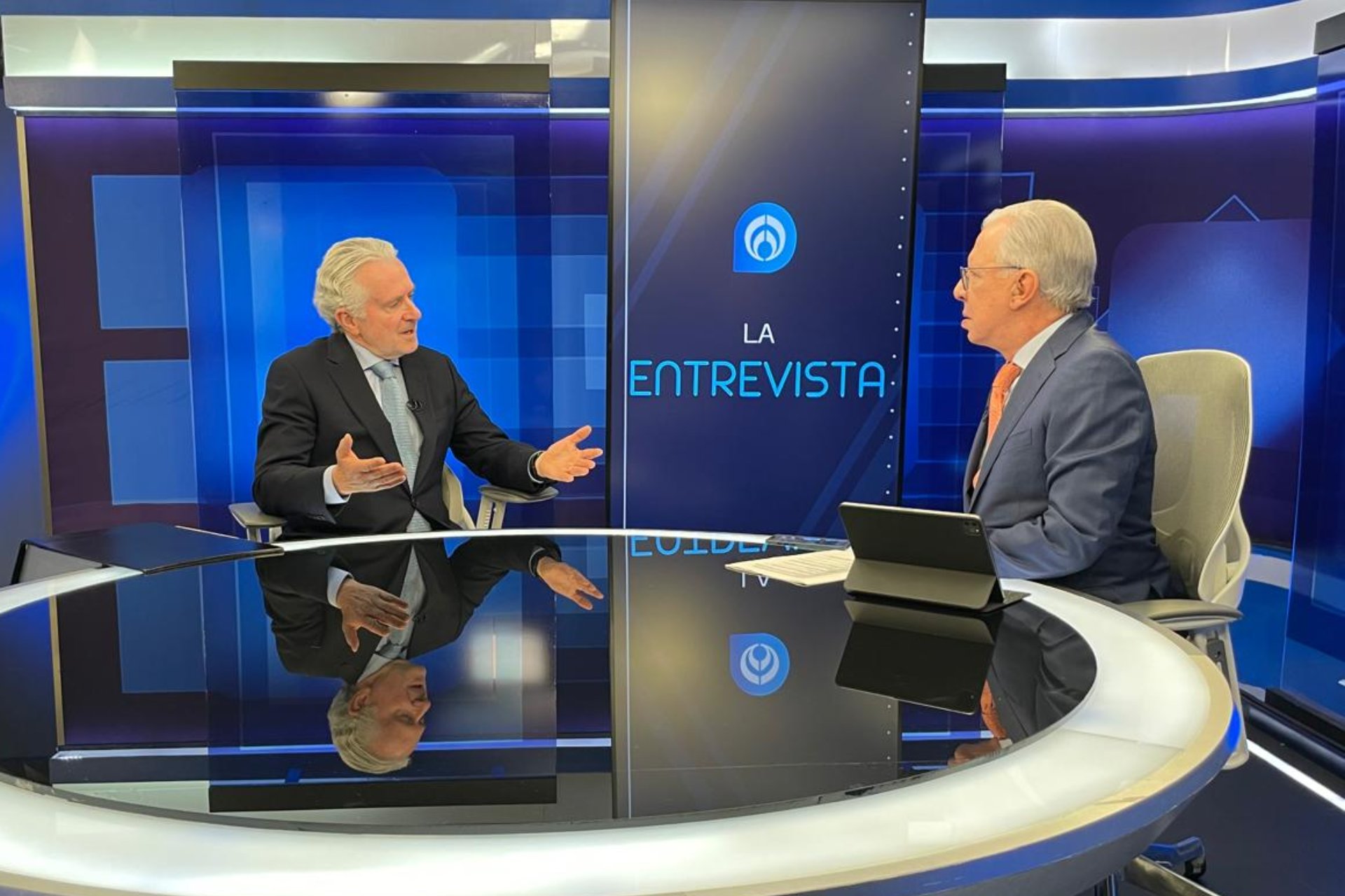 “PAN debe salir a la calle y rejuvenecer sus liderazgos”: Santiago Creel “PAN debe salir a la calle y rejuvenecer sus liderazgos”: Santiago Creel