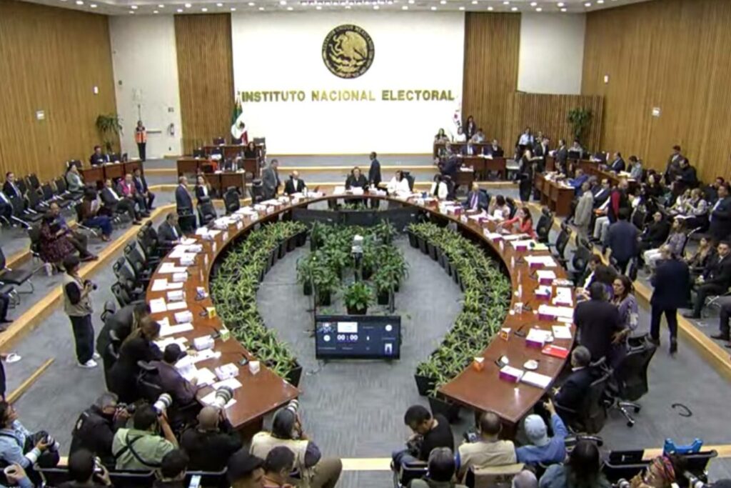 Revelan a los 15 candidatos finalistas para ocupar tres consejerías vacantes en el INE