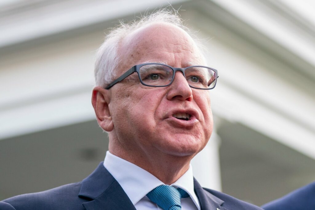 Gobierno de Trump investiga a autoridades de Minnesota por supuesta "obstrucción" al ICE - tim-walz-1-1024x683