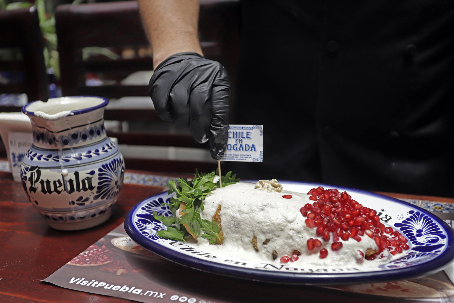 Chefs celebran el chile en nogada como patrimonio intangible