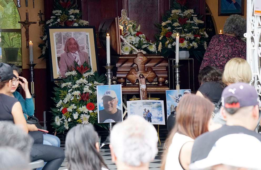 Velan al periodista Alejandro Martínez bajo resguardo policial Velan al periodista Alejandro Martínez bajo resguardo policial