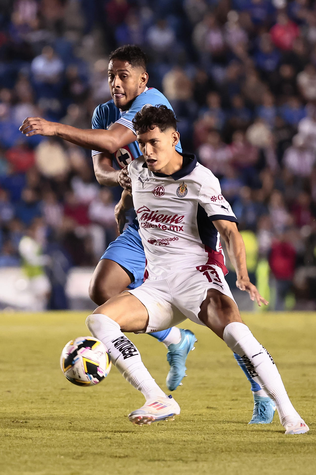 Cruz Azul vence a Chivas y América empata con Necaxa