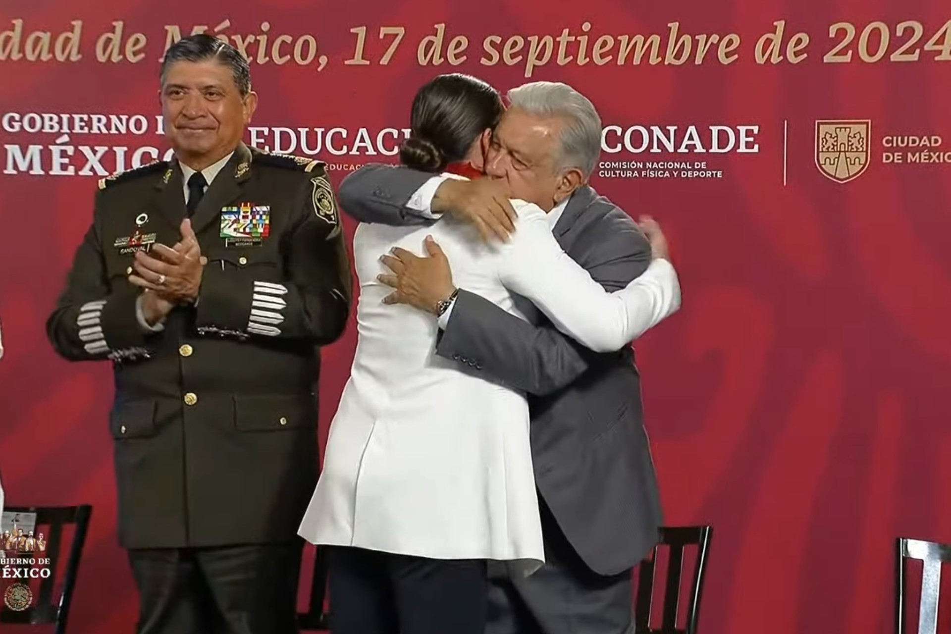 “Fue cuestionada y resistió”: AMLO resalta labor de Ana Guevara en la Conade